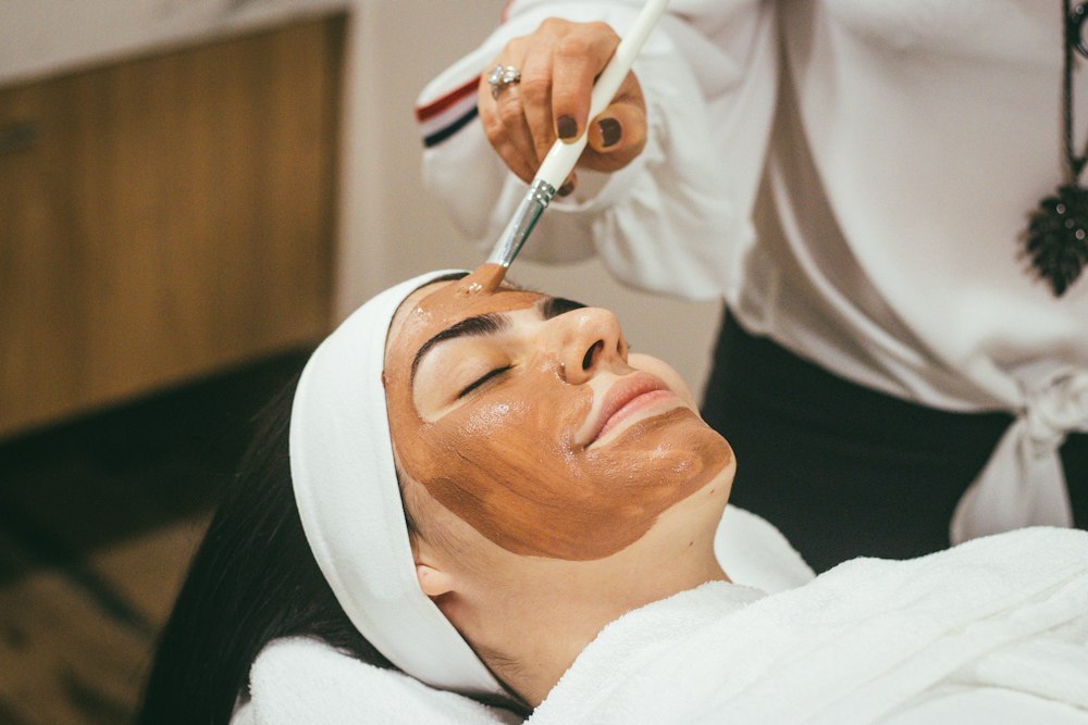ماسک صورت در حین پاکسازی پوست